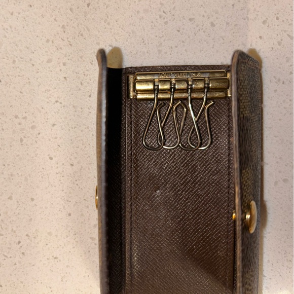 LOUIS VUITTON KEY HOLDER - Picture 9 of 9